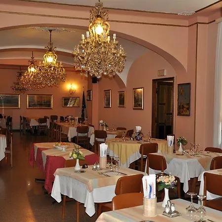Ristorante Pomodoro 3* أومغنا