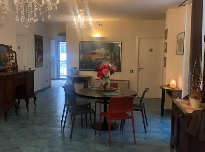 ホテル Ristorante Pomodoro オメーニャ