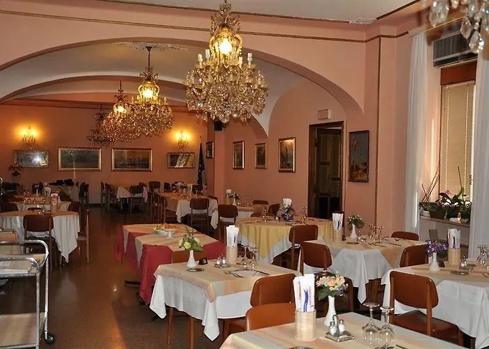 Ristorante Pomodoro 3* オメーニャ