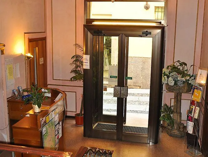 ホテル Ristorante Pomodoro 3*
