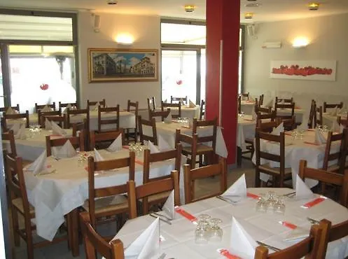 Ristorante Pomodoro ホテル オメーニャ